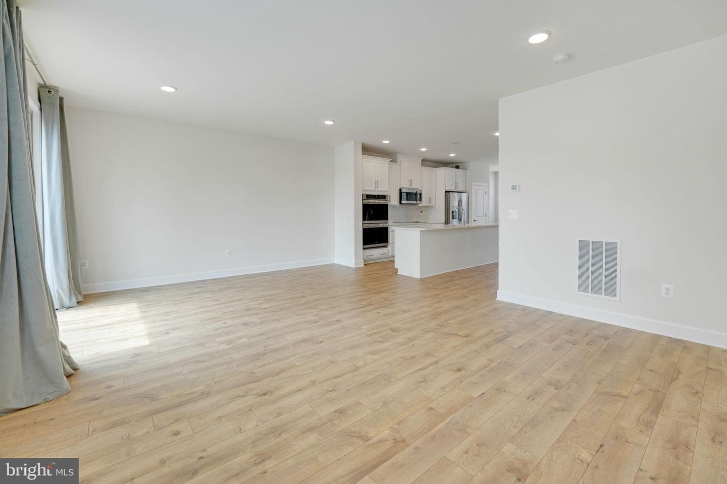45399 Daveno Square photo 12