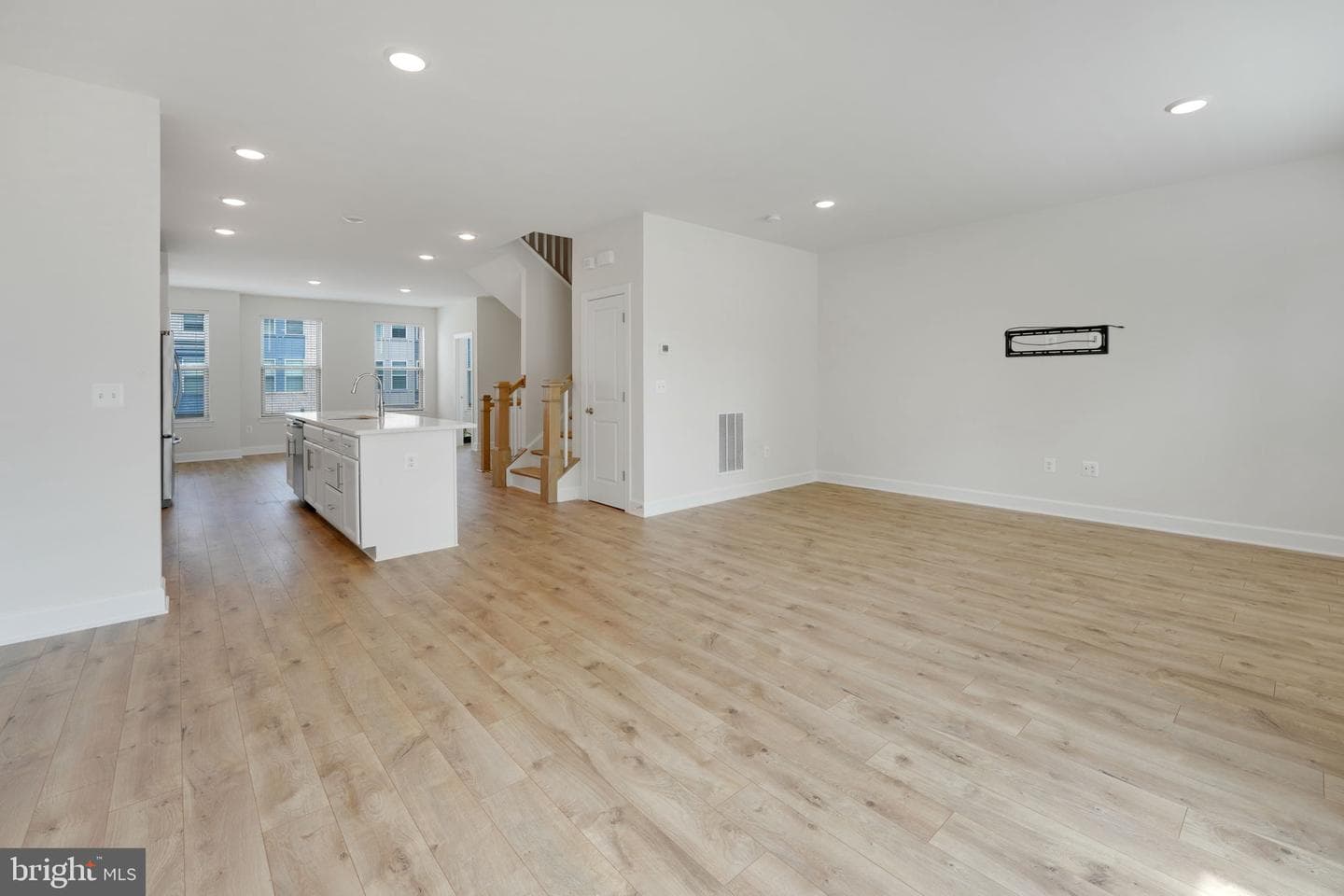 45399 Daveno Square photo 13