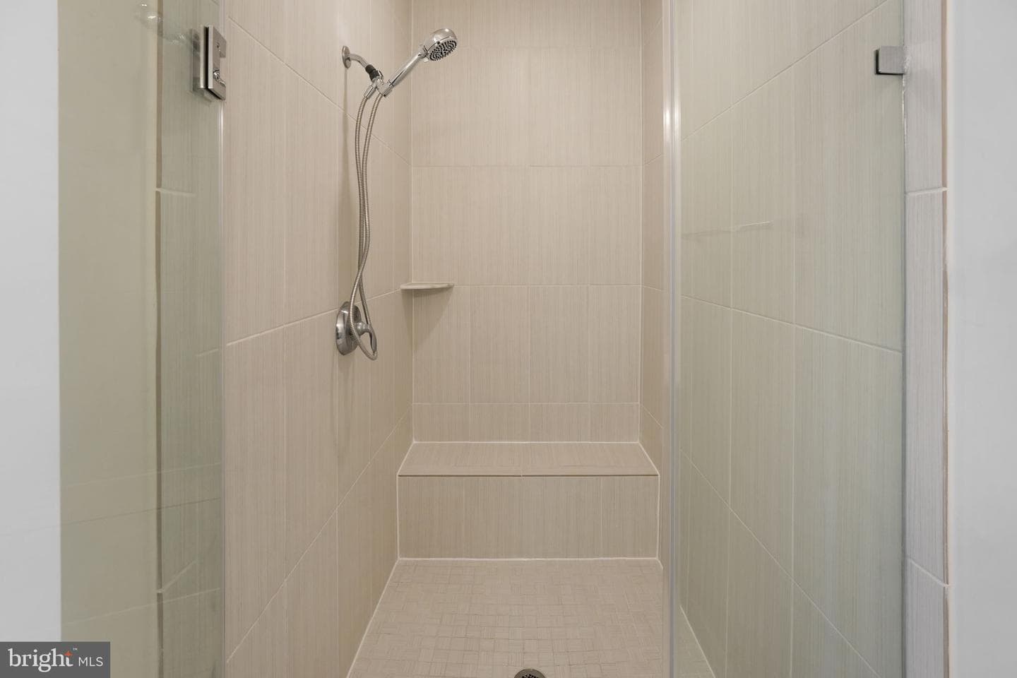 45399 Daveno Square photo 20