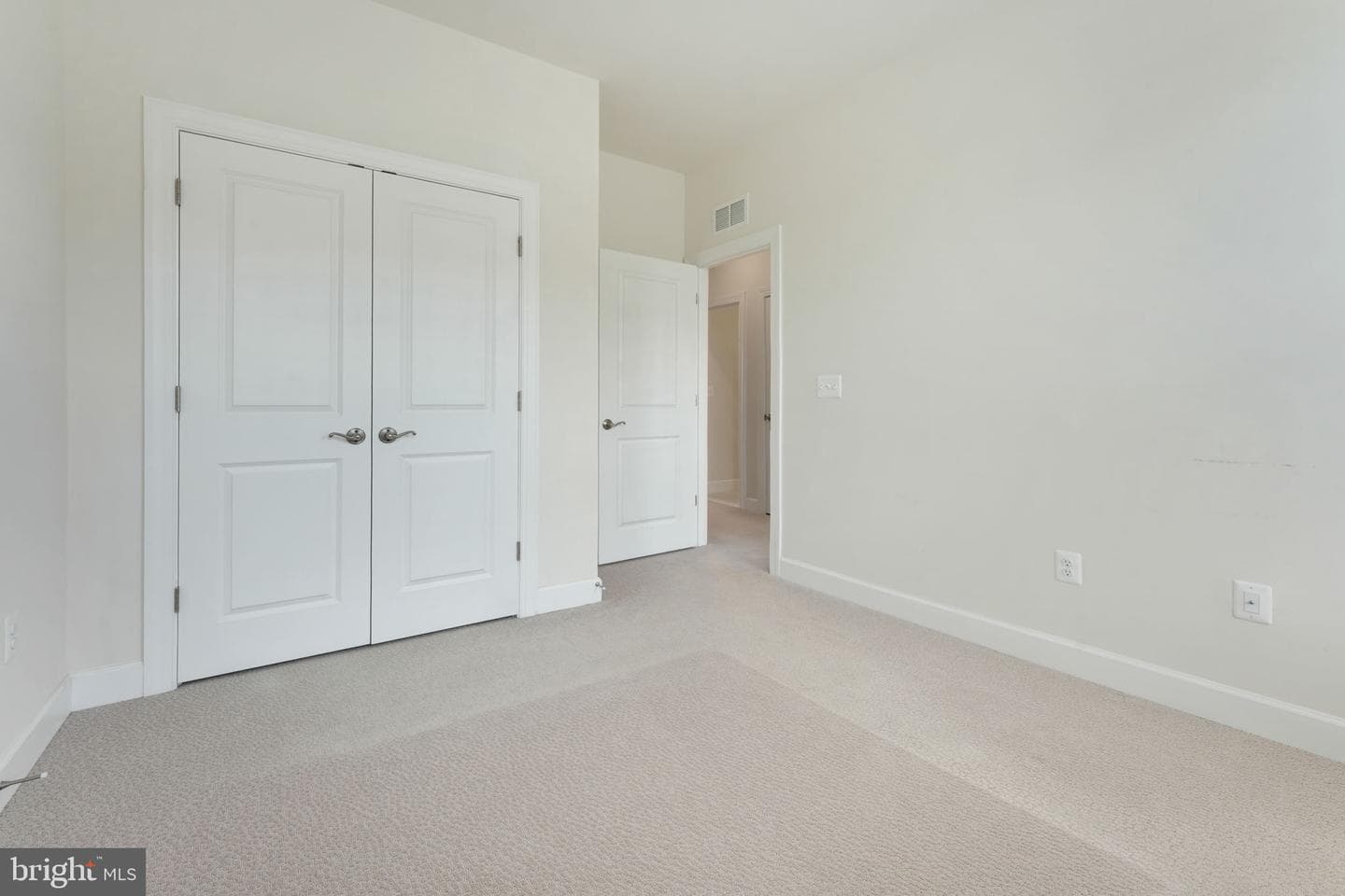45399 Daveno Square photo 22