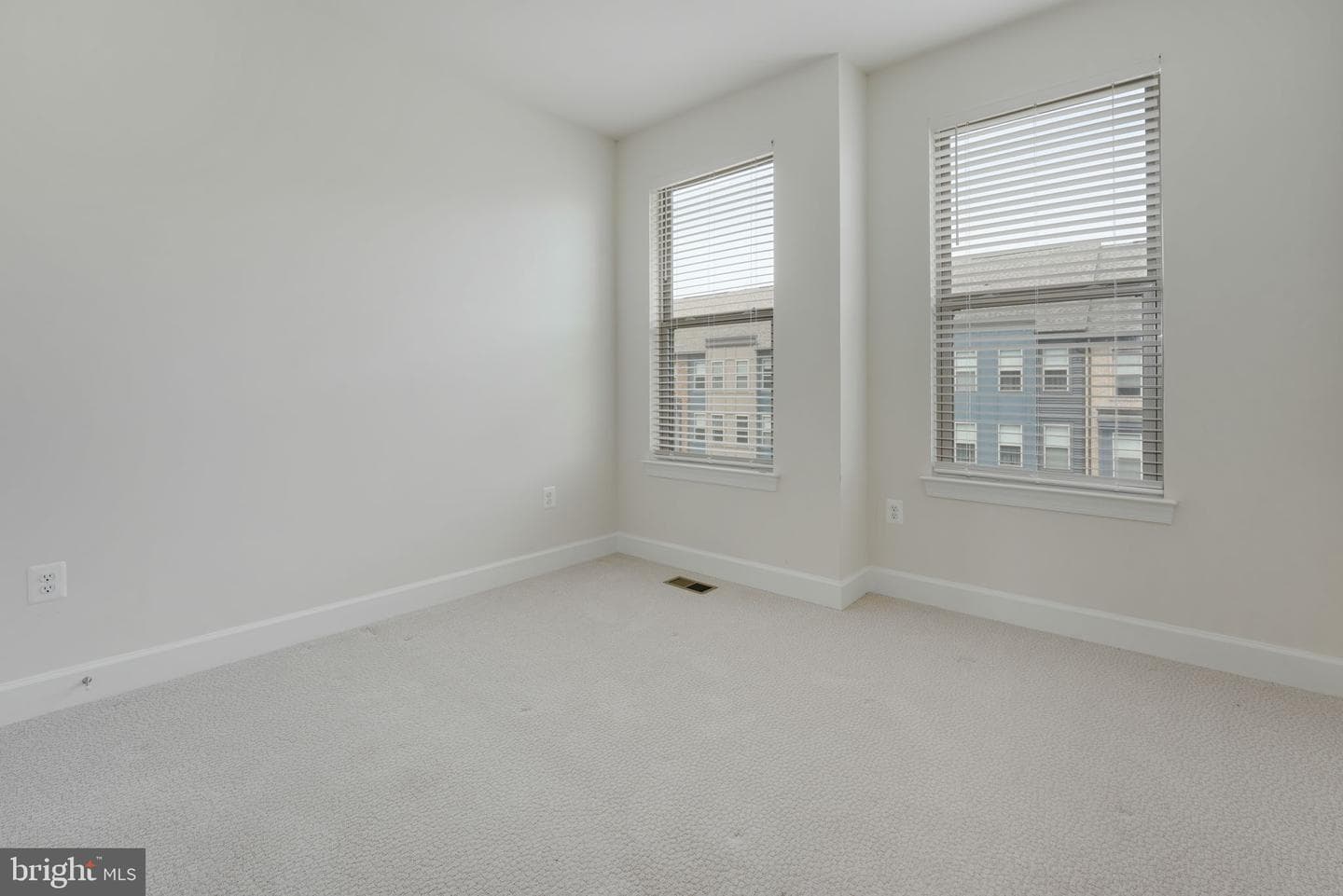 45399 Daveno Square photo 24