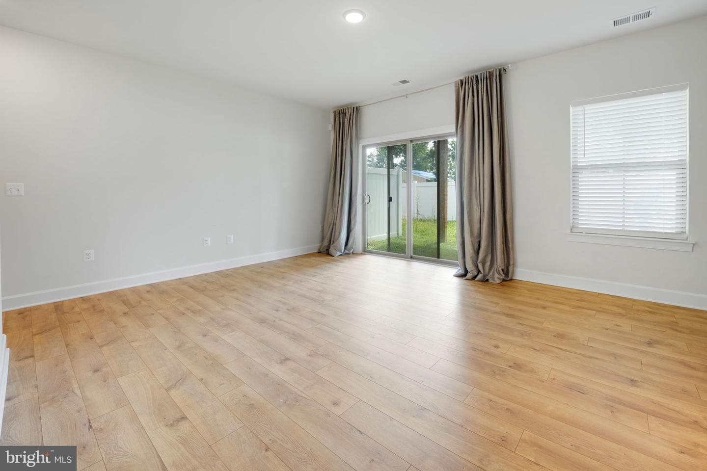 45399 Daveno Square photo 31