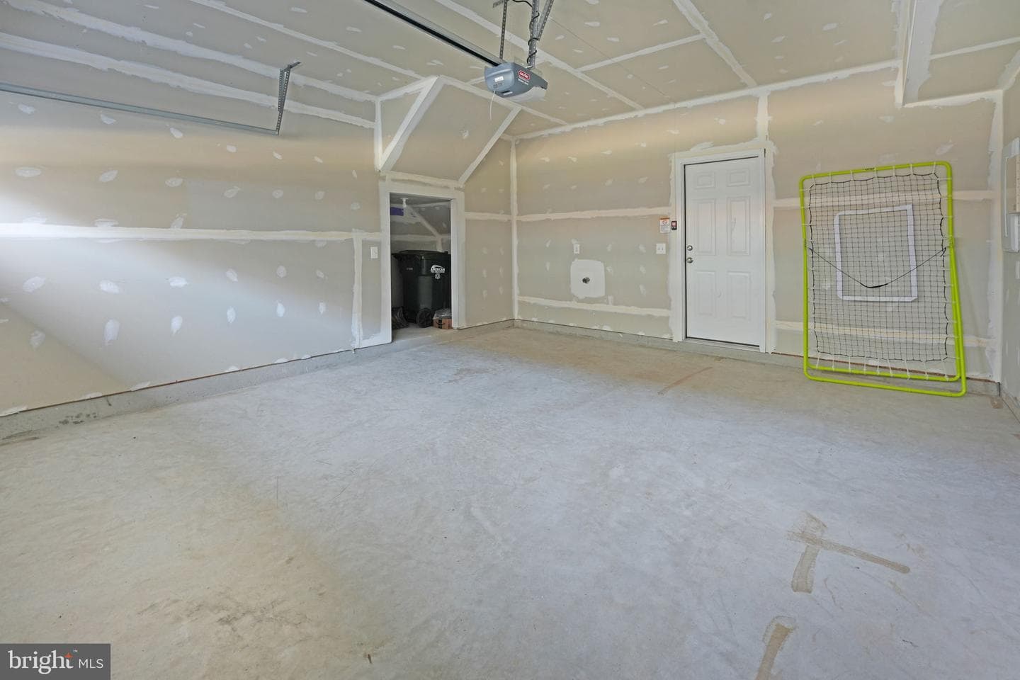 45399 Daveno Square photo 36