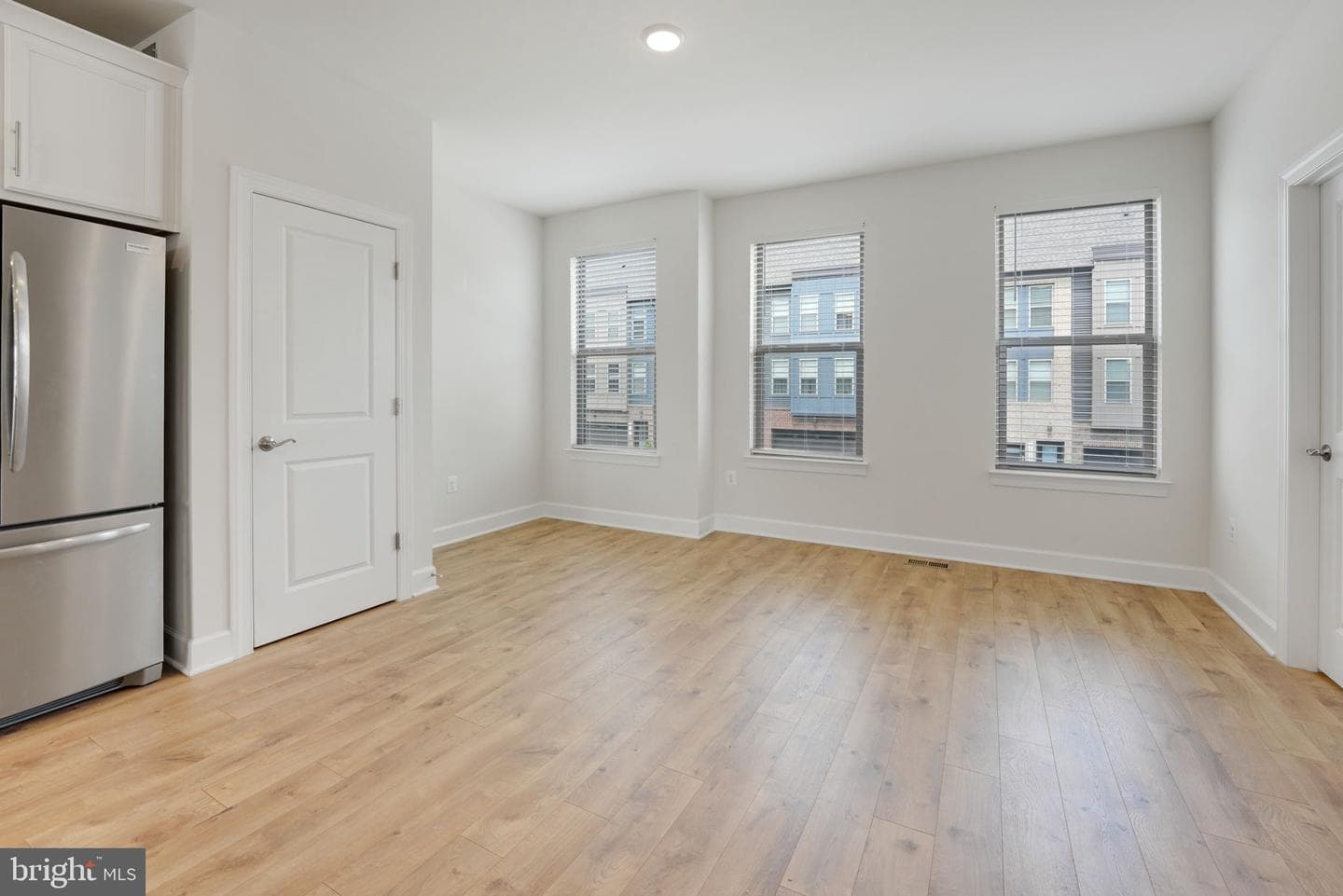 45399 Daveno Square photo 9
