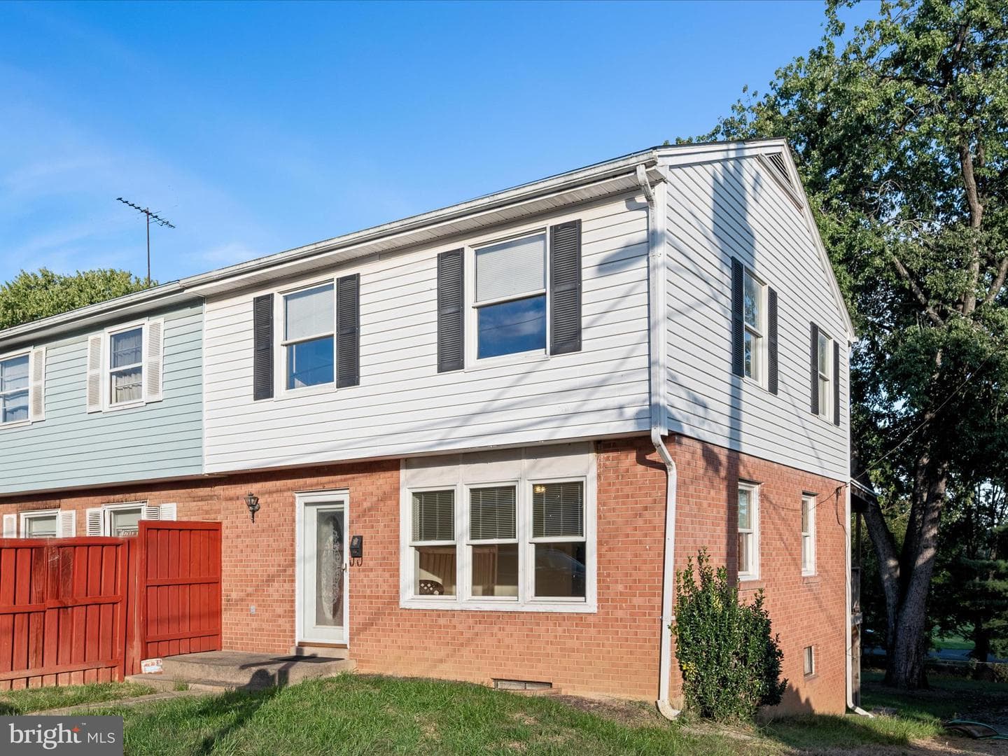 414 Madison Court SE photo 2