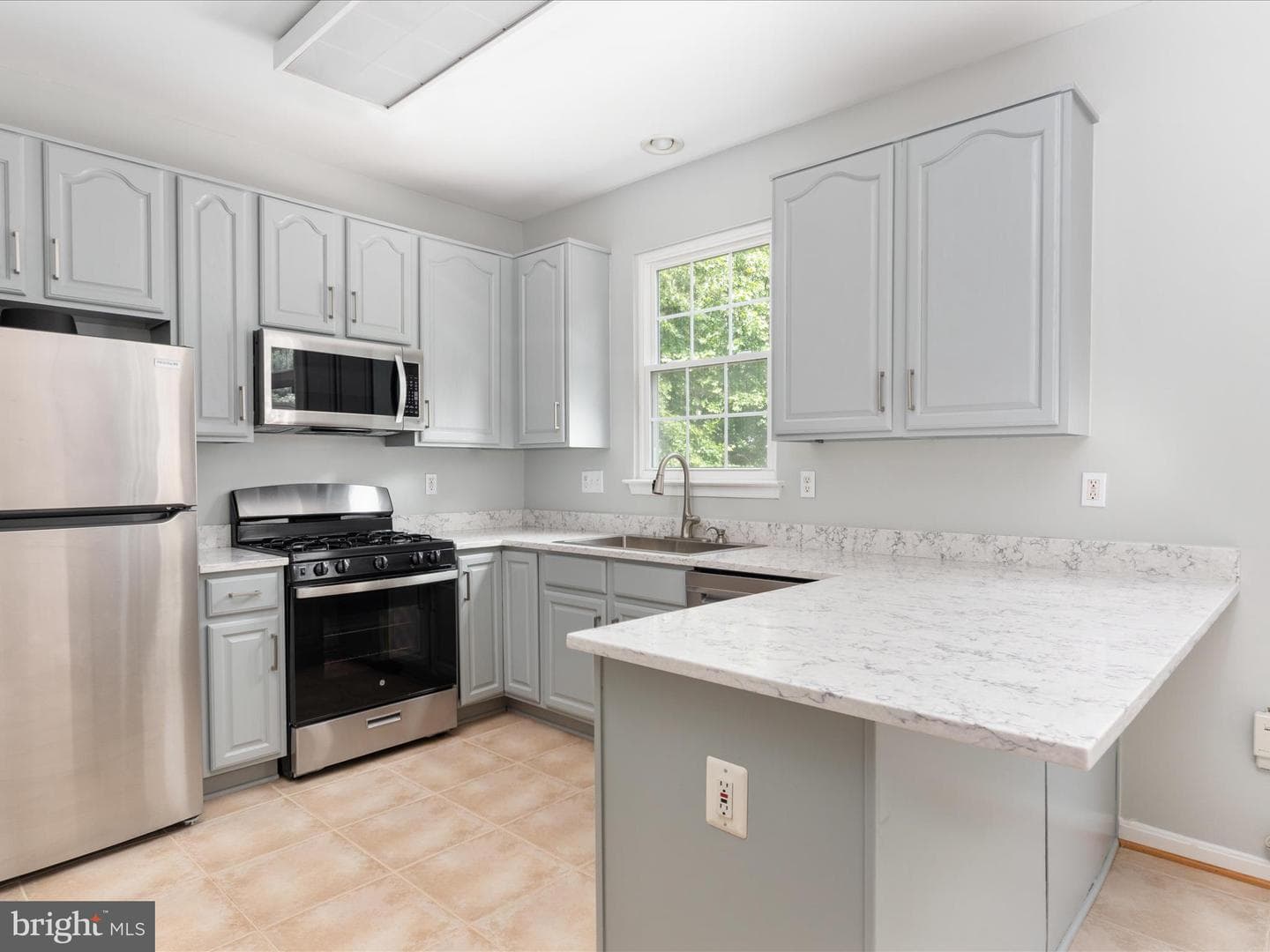 21586 Bankbarn Terrace photo 2