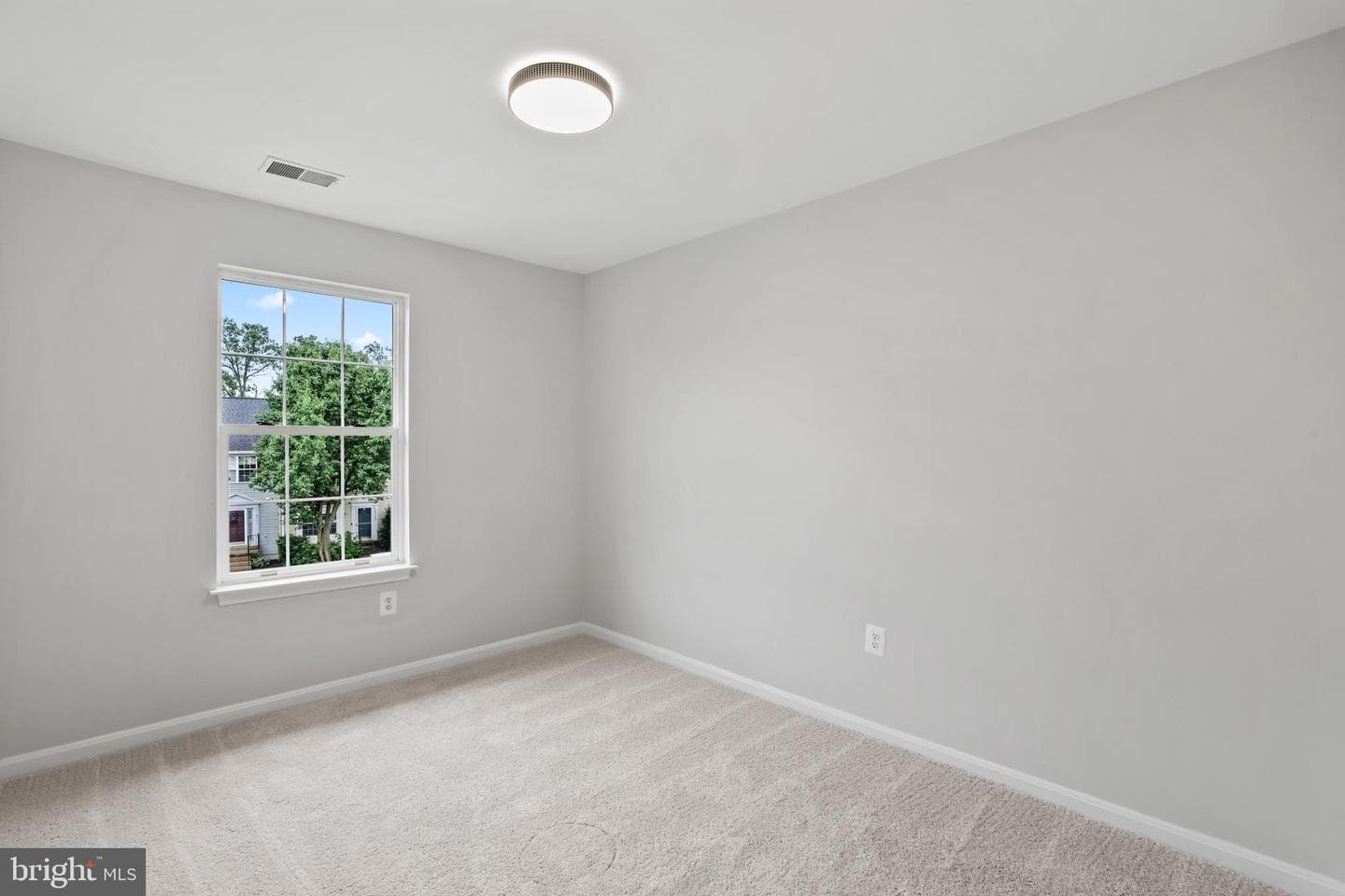 43150 Gatwick Square photo 24