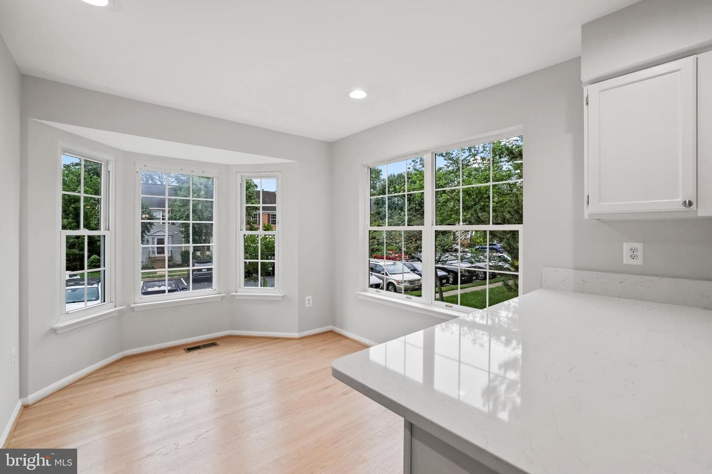 43150 Gatwick Square photo 6