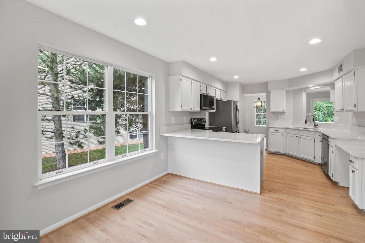 43150 Gatwick Square photo 7