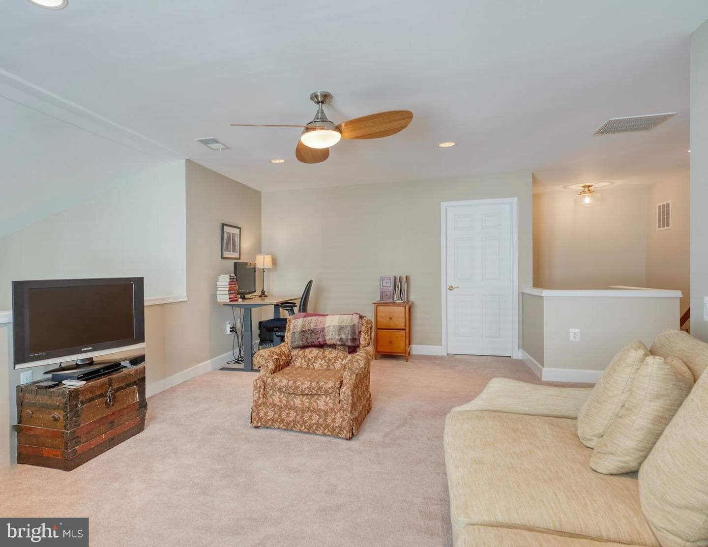 44458 Maltese Falcon Square photo 28