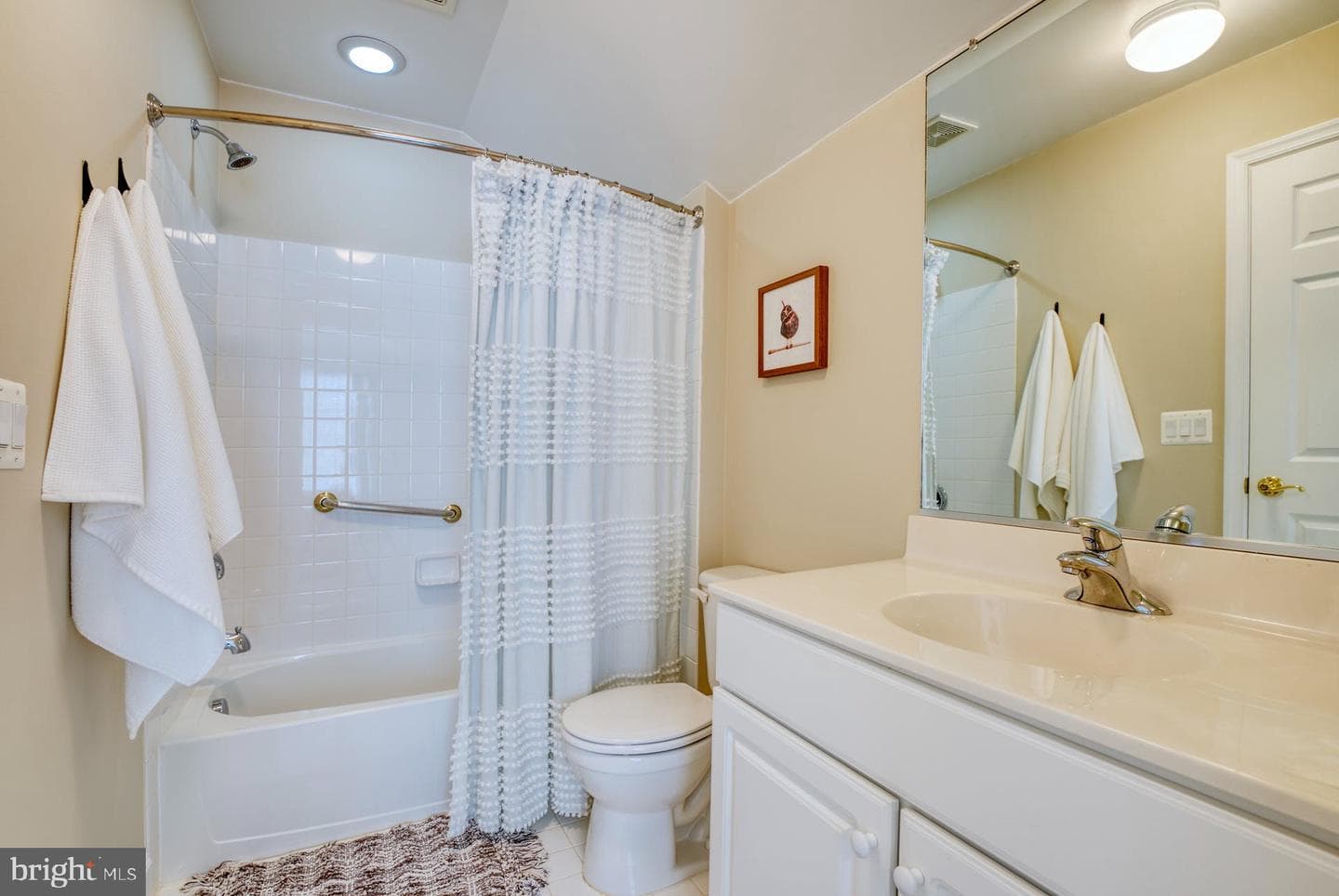 44458 Maltese Falcon Square photo 30