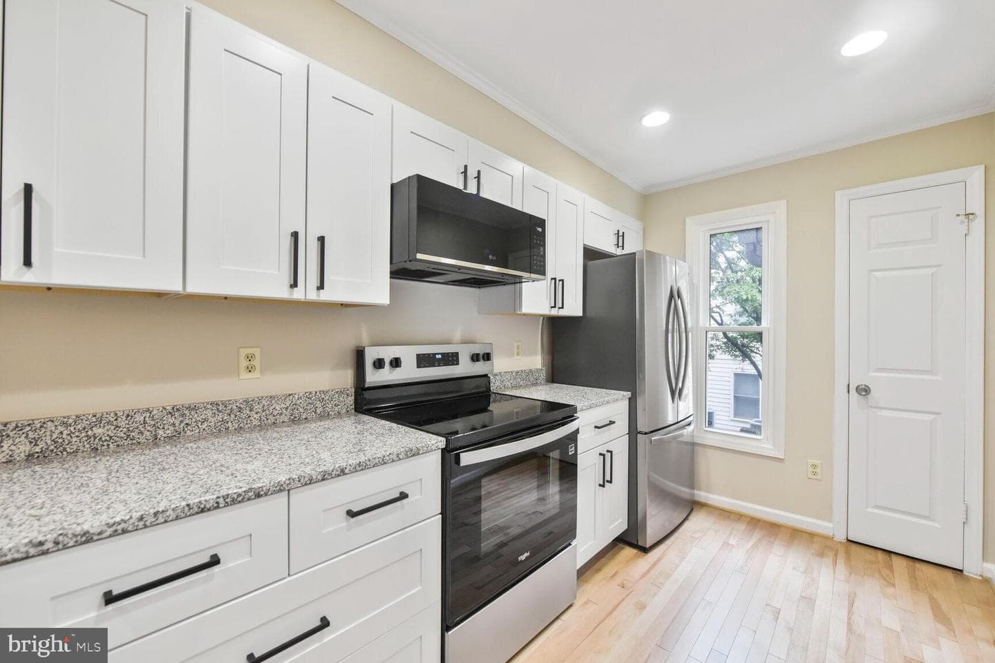 243 Loudoun Street SW #f photo 2