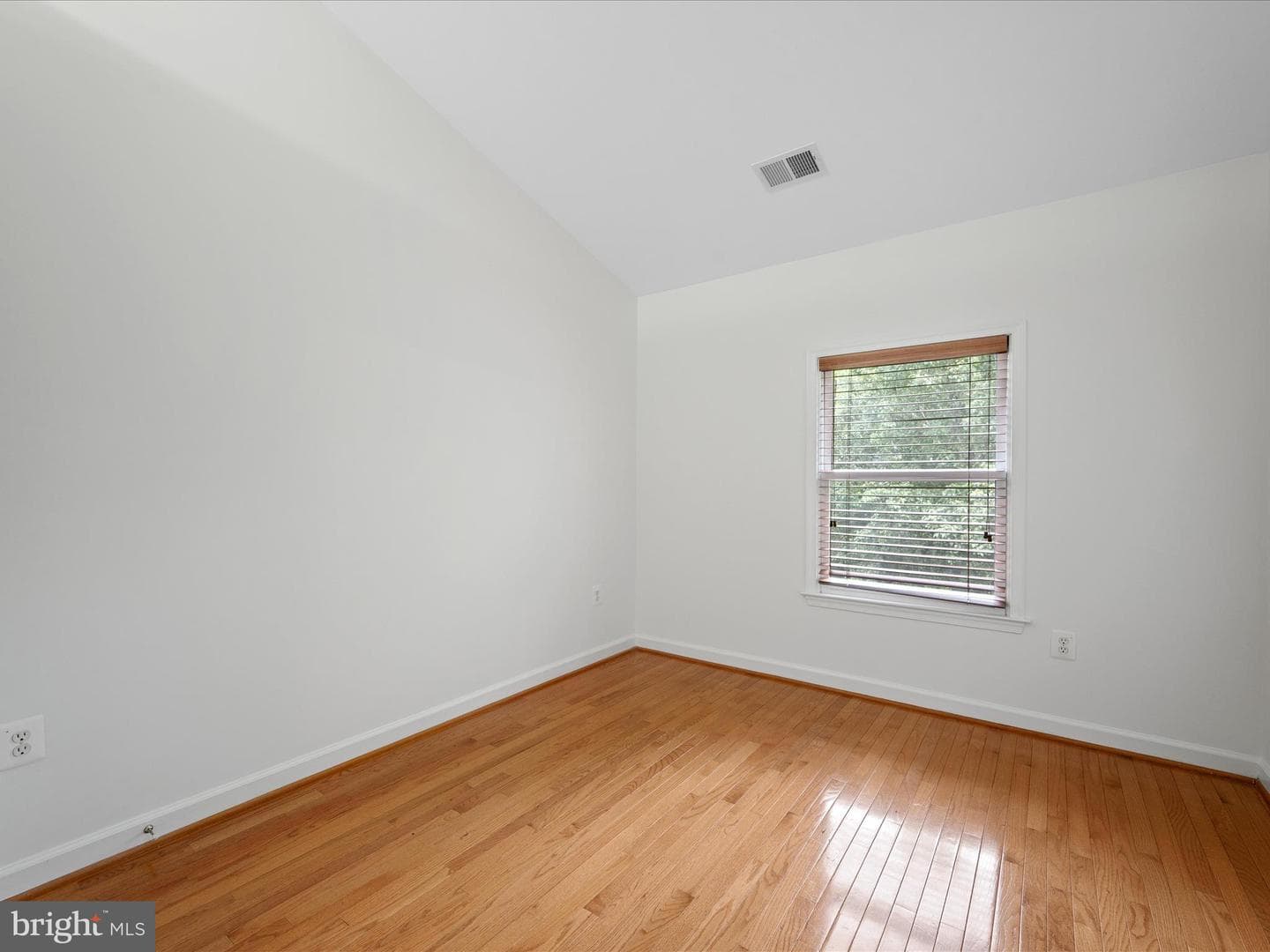 119 Maximillian Court SW photo 23