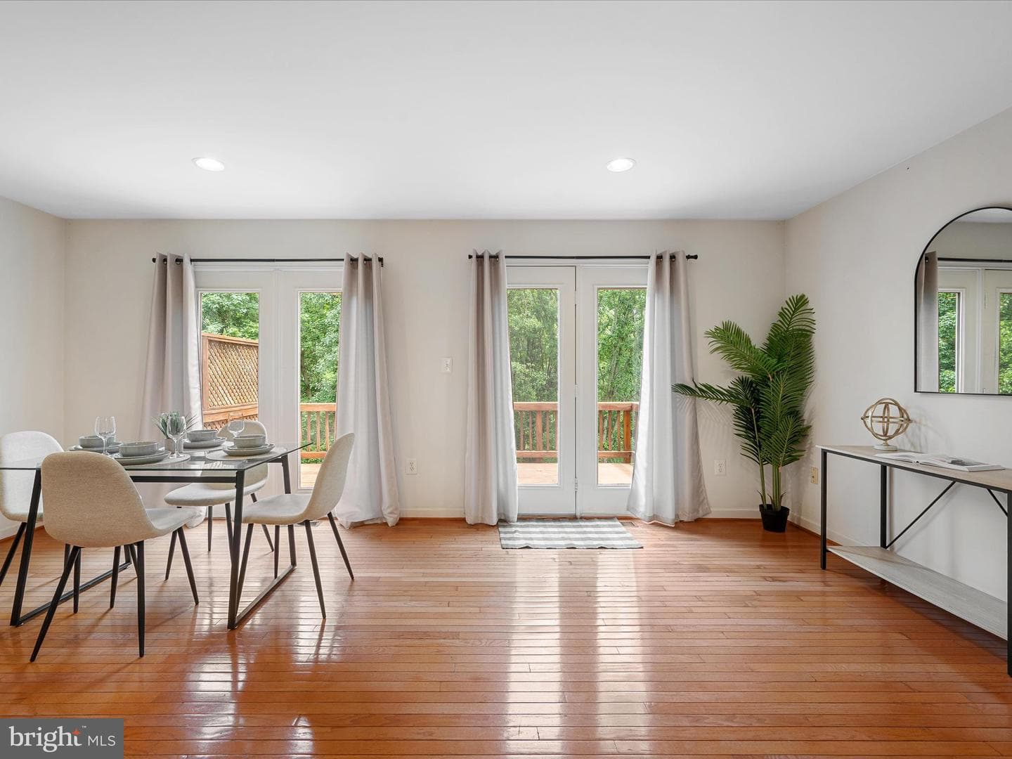 119 Maximillian Court SW photo 8