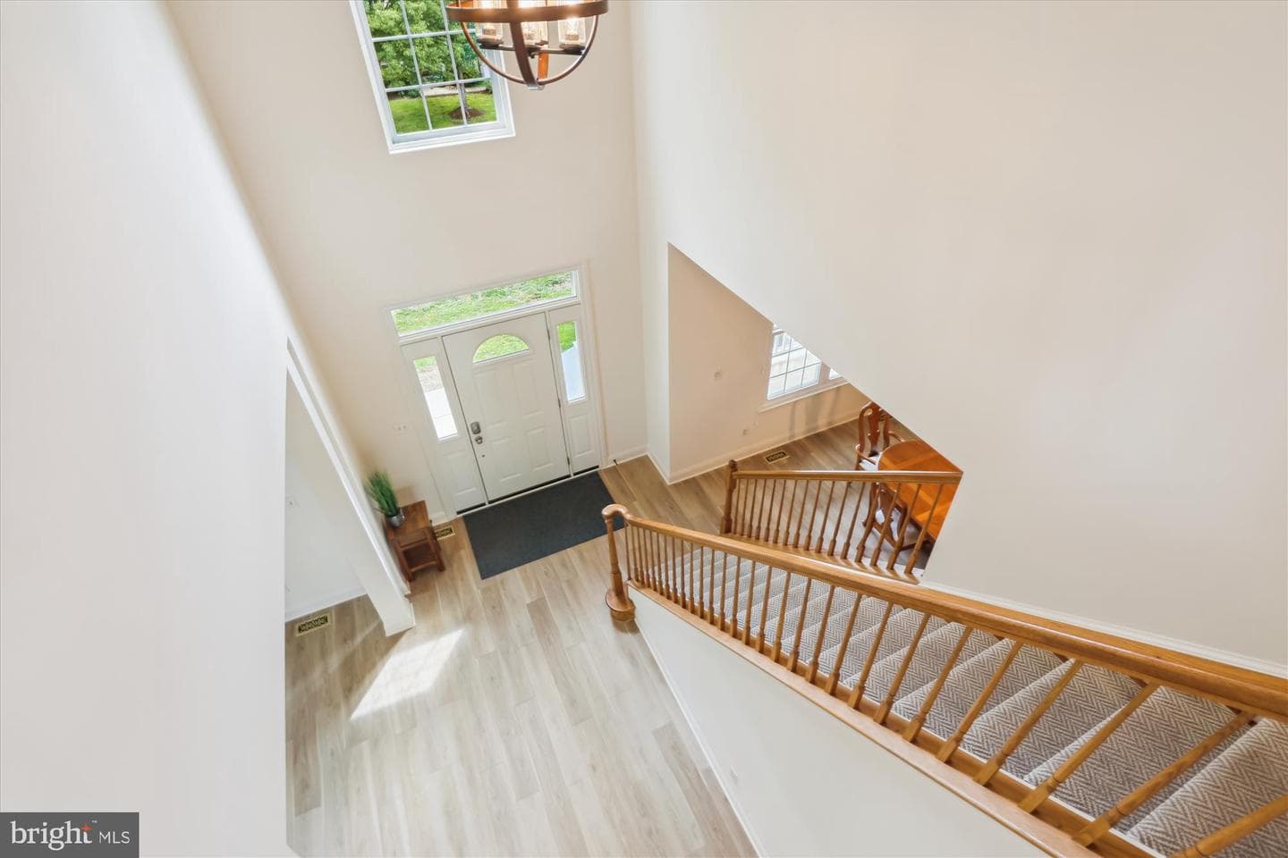 831 Macalister Drive SE photo 3