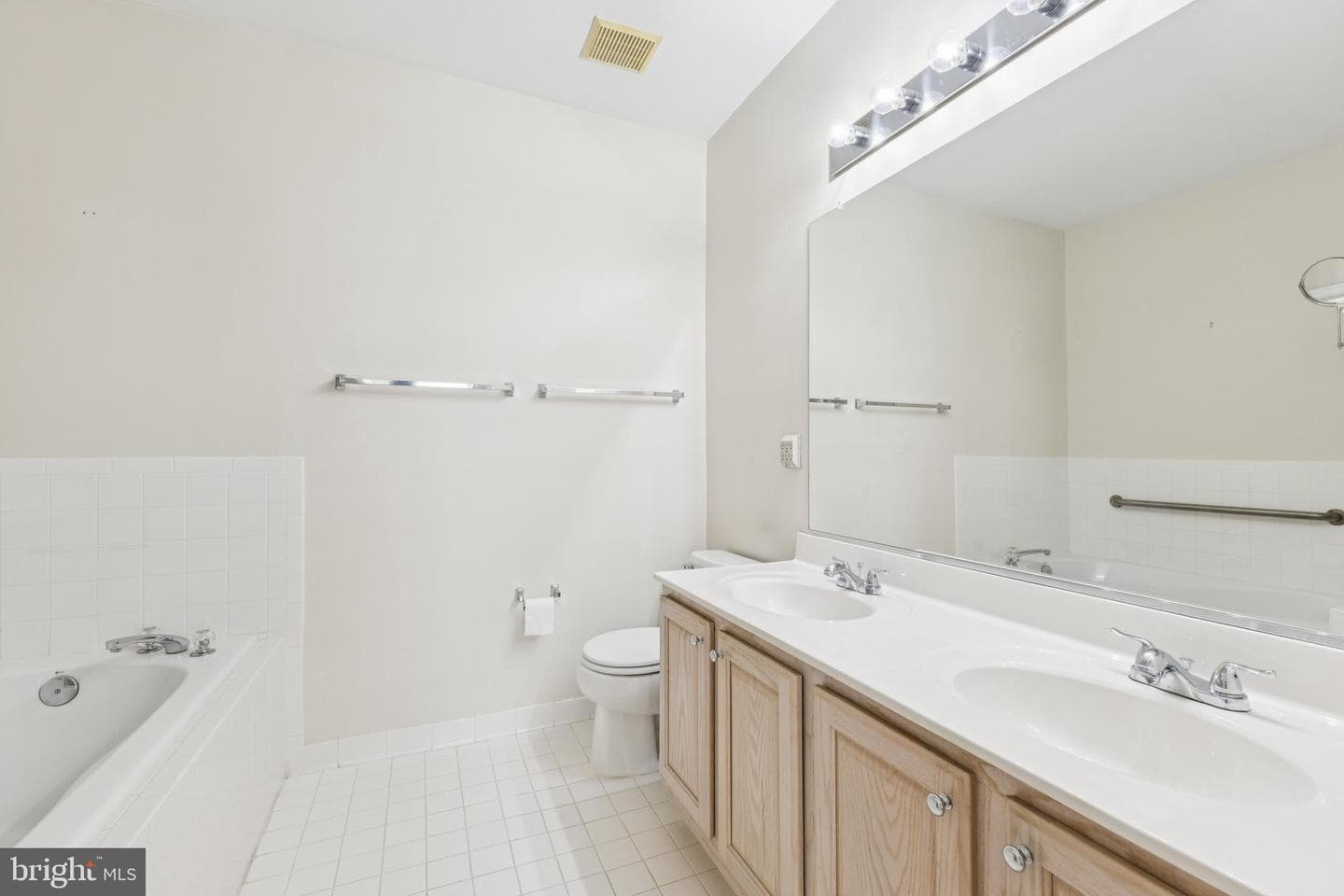25272 Riffleford Square #104 photo 15
