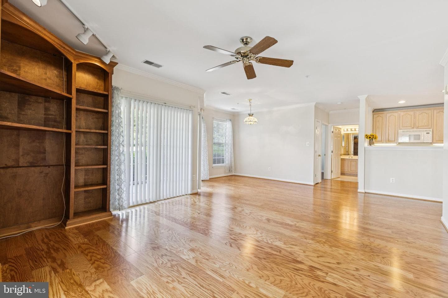 25272 Riffleford Square #104 photo 5