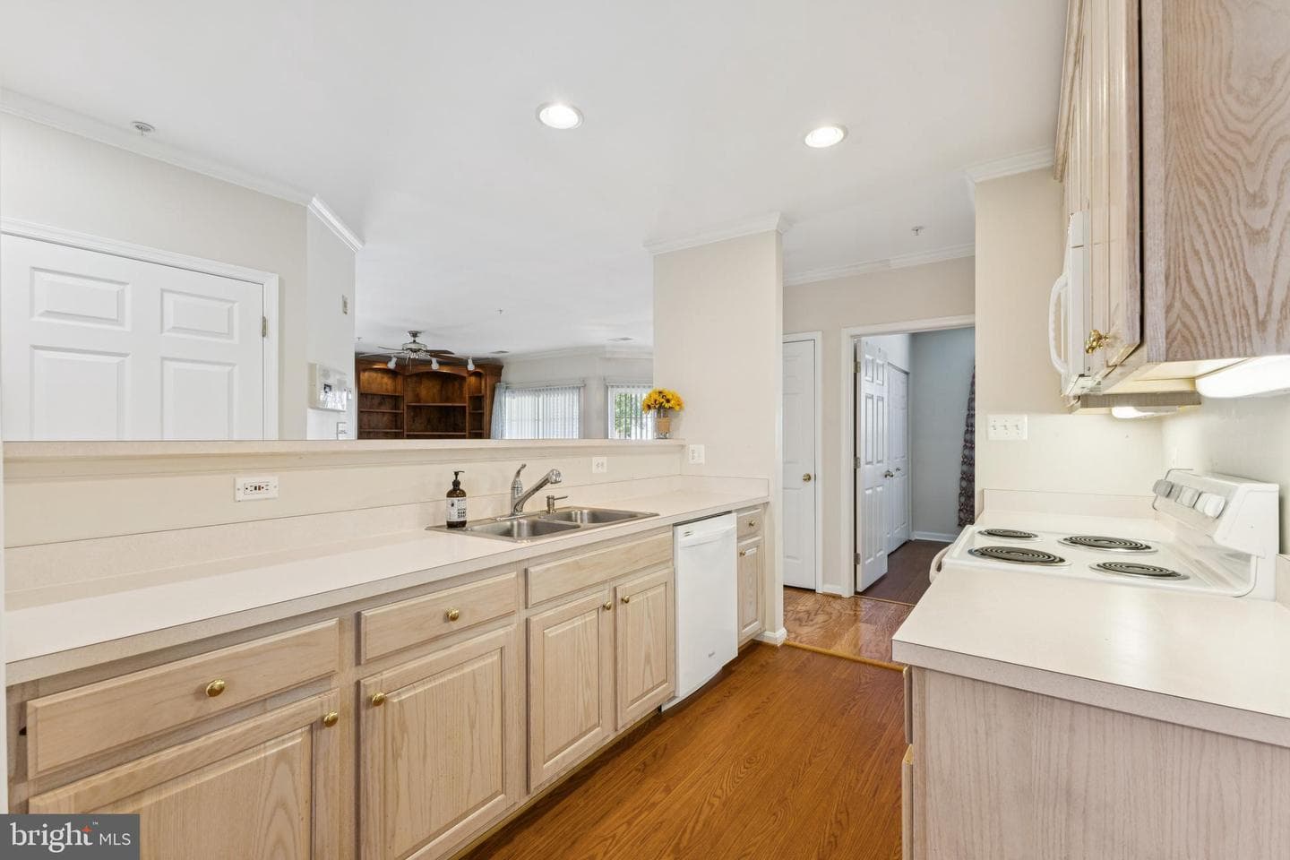 25272 Riffleford Square #104 photo 7