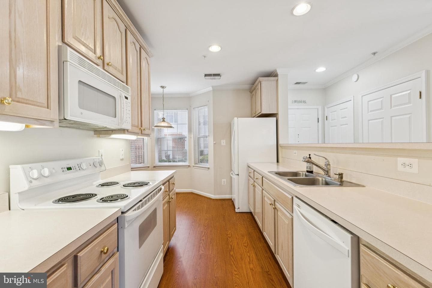 25272 Riffleford Square #104 photo 8
