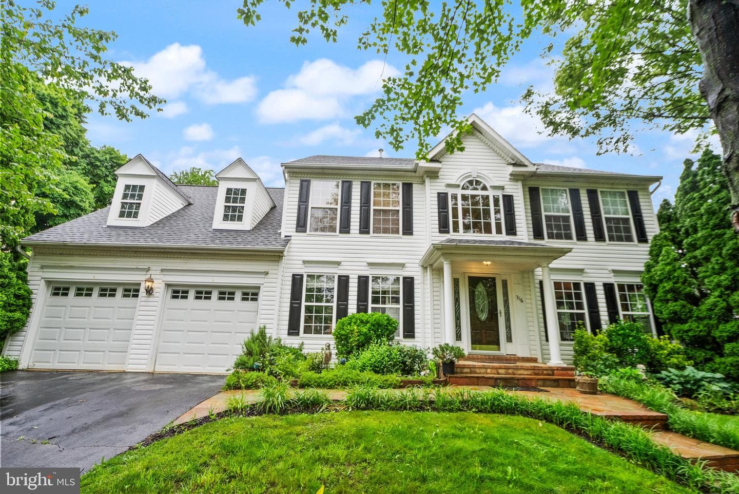 316 Oakcrest Manor Drive NE photo 2