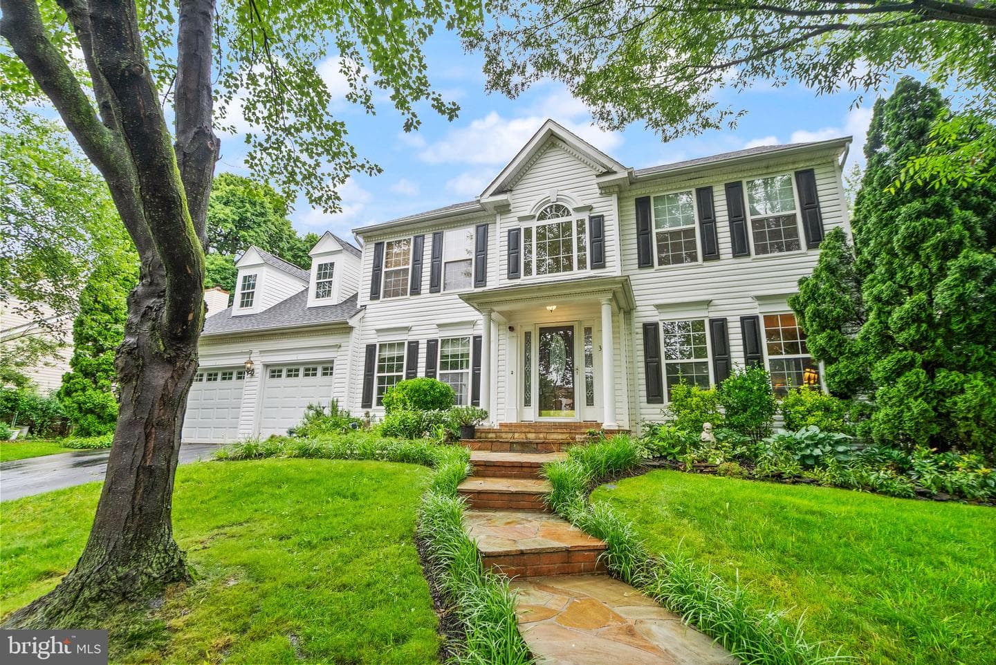 316 Oakcrest Manor Drive NE photo 3