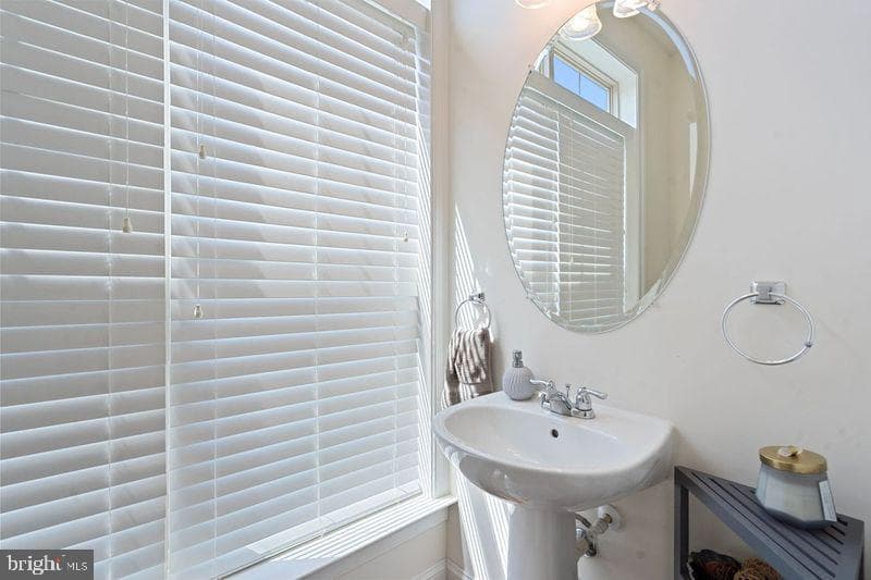 42735 Macauley Place photo 16