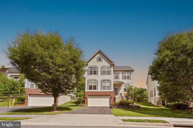 42735 Macauley Place photo 4