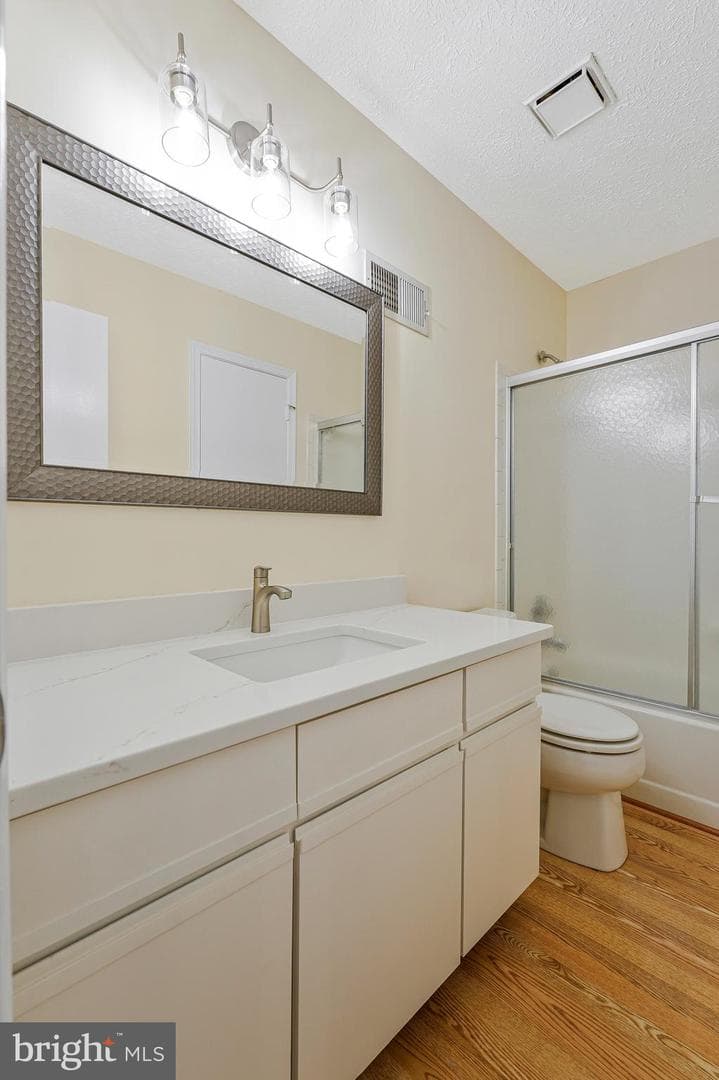 1011 Forbes Court NE photo 13