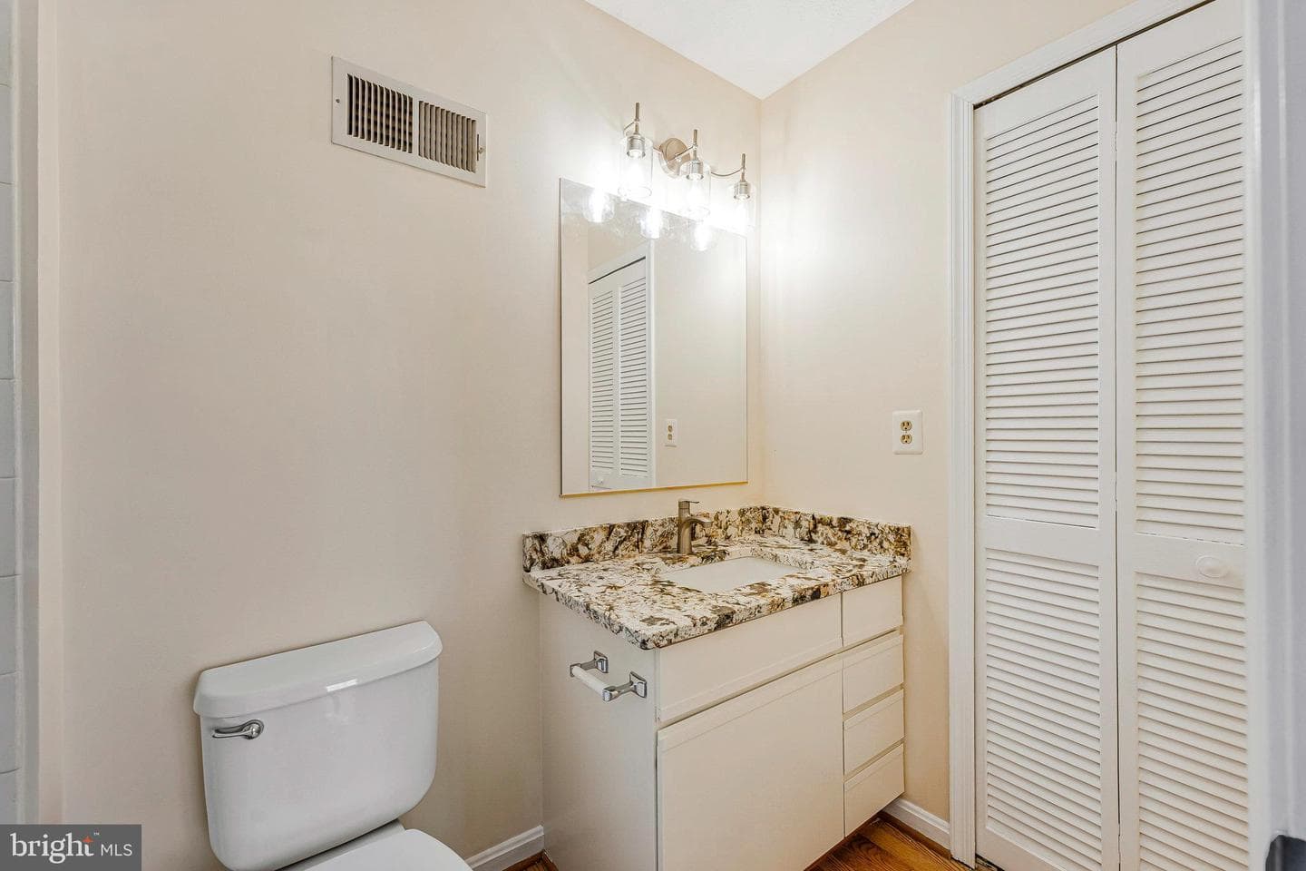 1011 Forbes Court NE photo 15