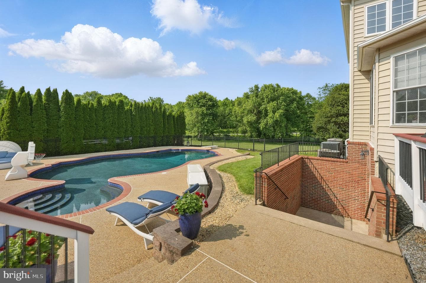 16920 Beaconsfield Way photo 60