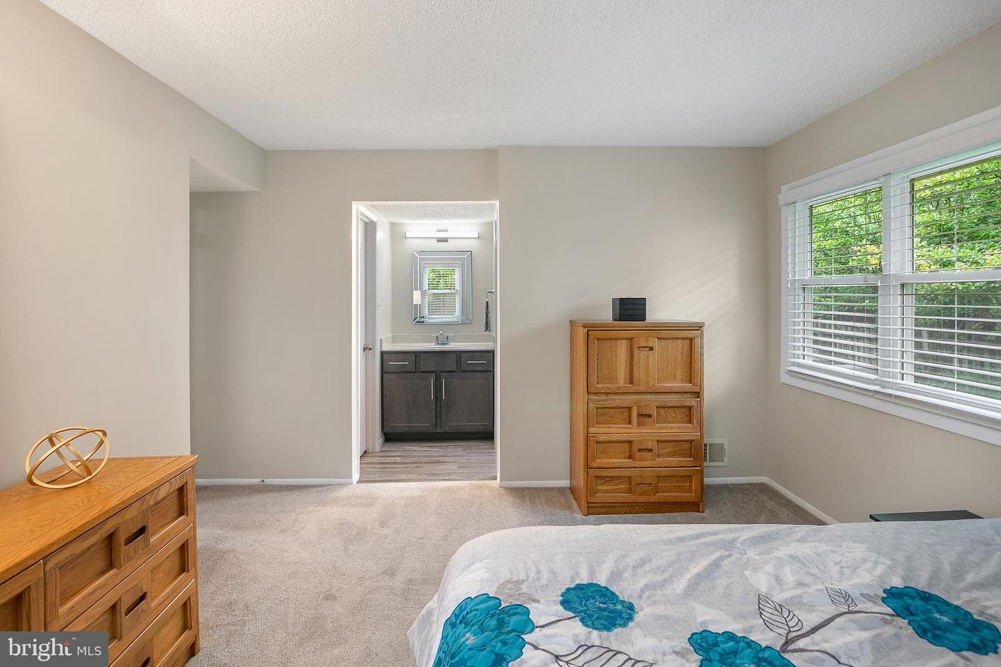 261 E Juniper Avenue photo 17