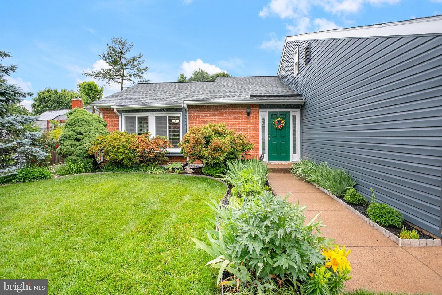 261 E Juniper Avenue photo 32