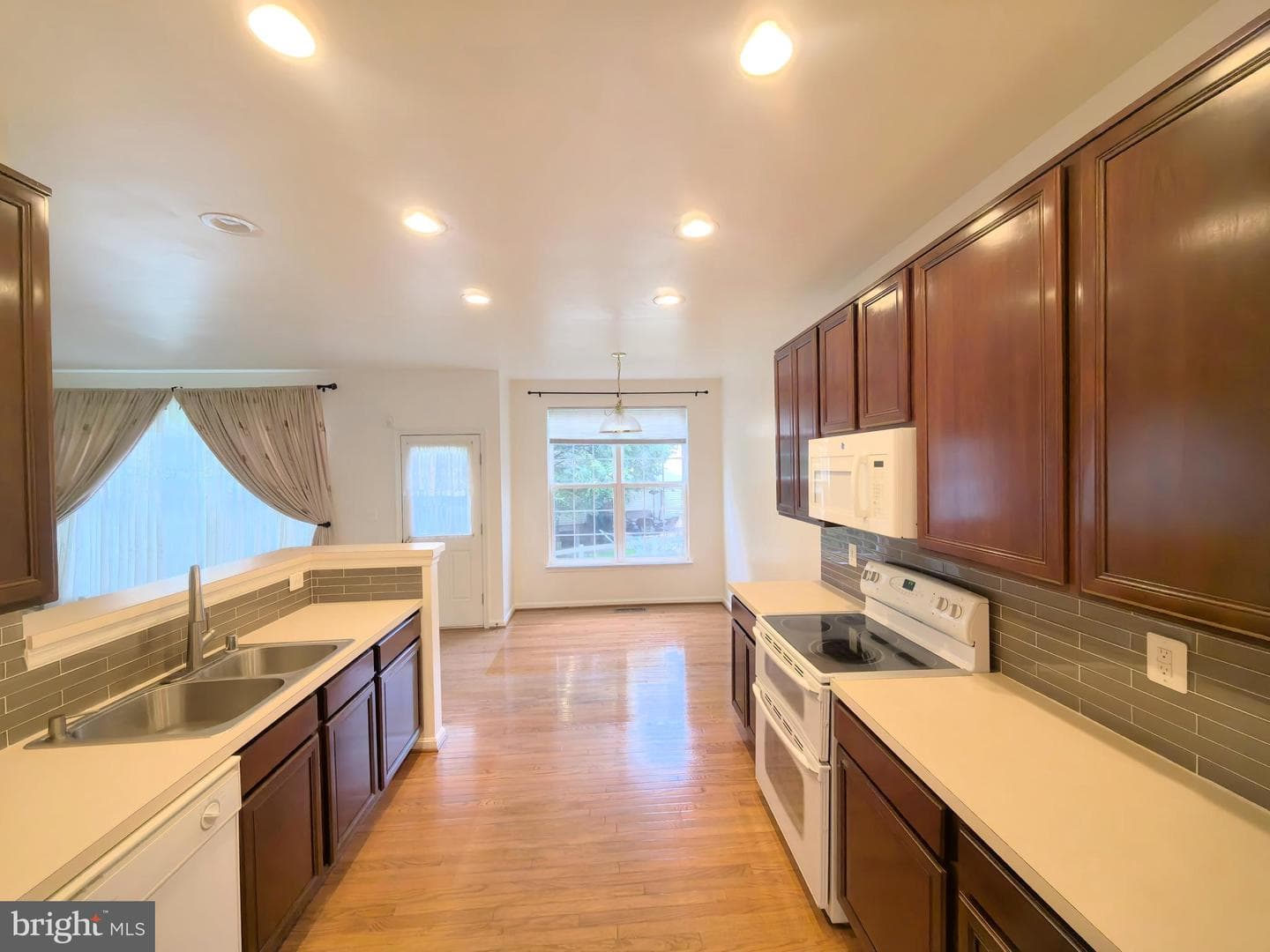 35547 Sarasota Street photo 8