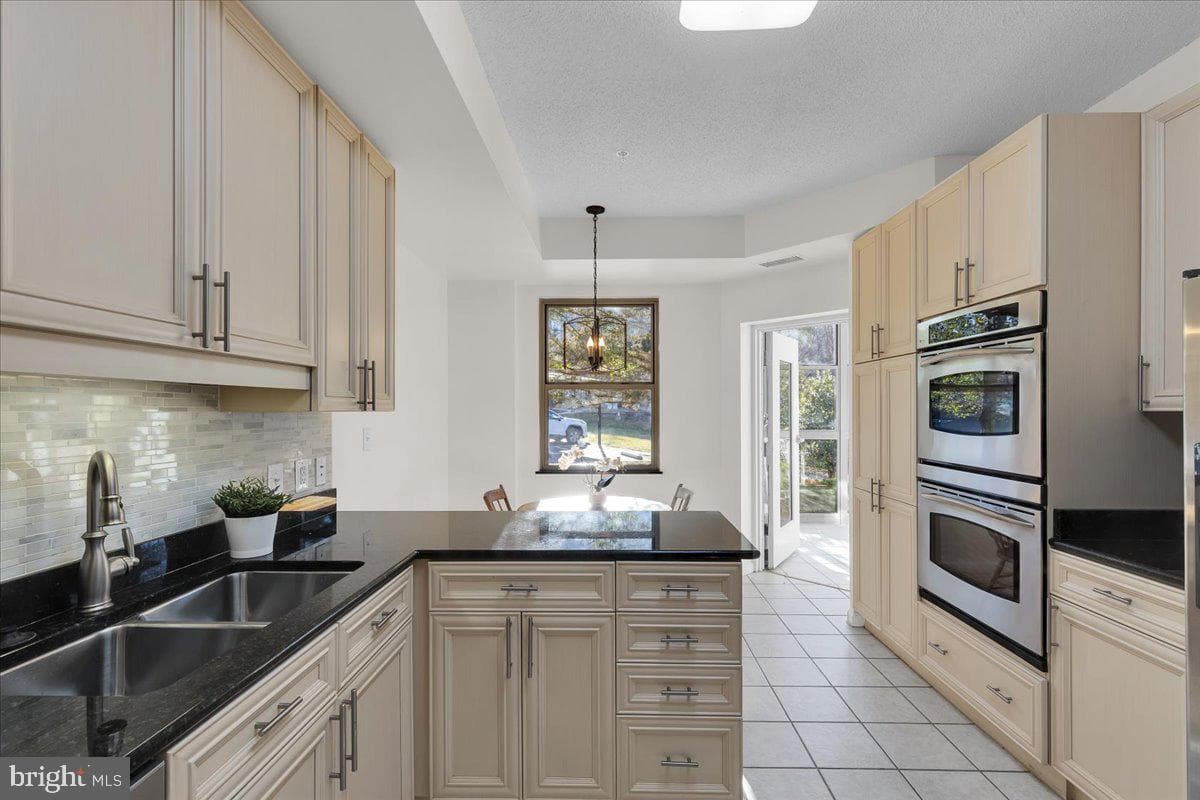 19400 Lansdowne Woods Boulevard #110 photo 10