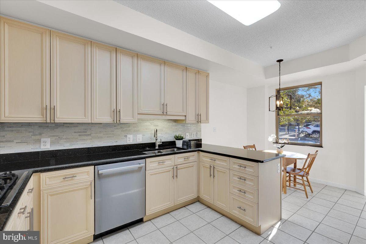 19400 Lansdowne Woods Boulevard #110 photo 9