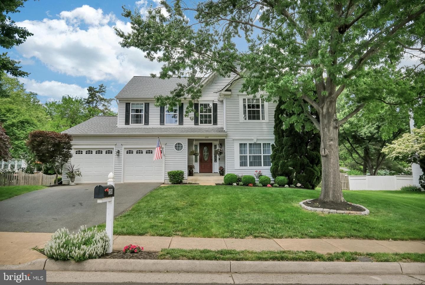208 Oakcrest Manor Drive NE