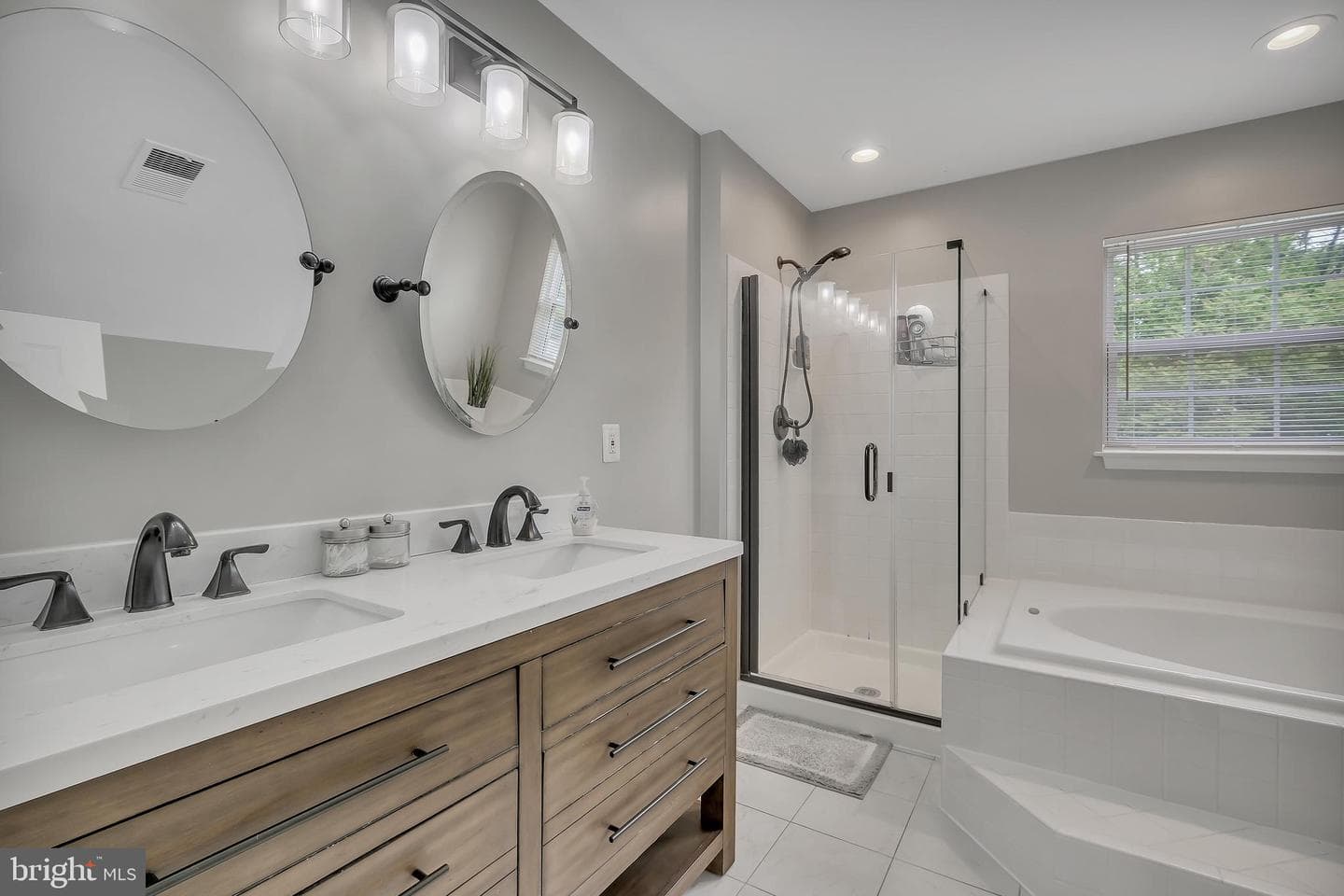 208 Oakcrest Manor Drive NE photo 14