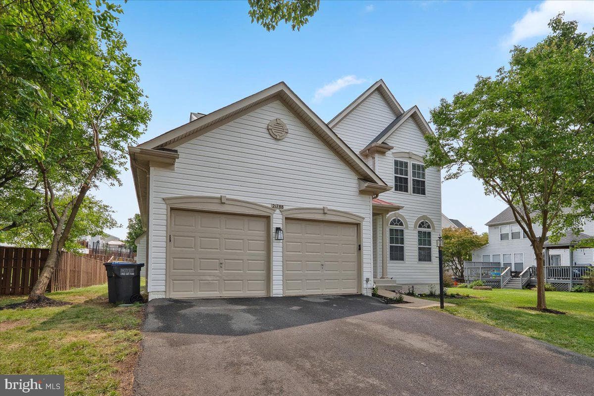 21788 Regents Park Circle photo 2