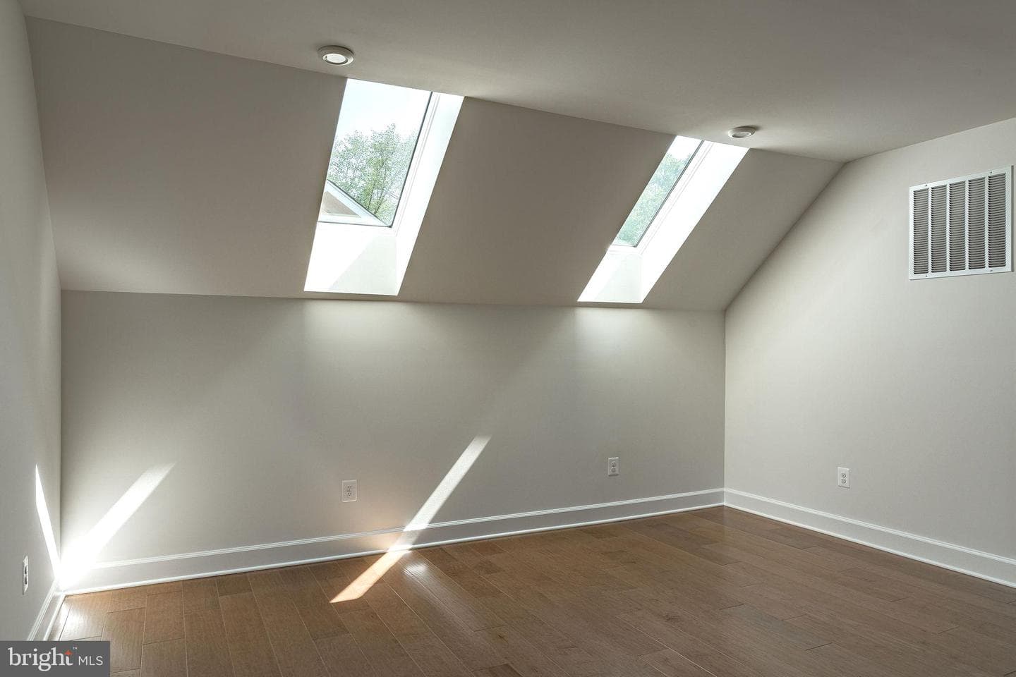 43089 Greeley Square photo 16