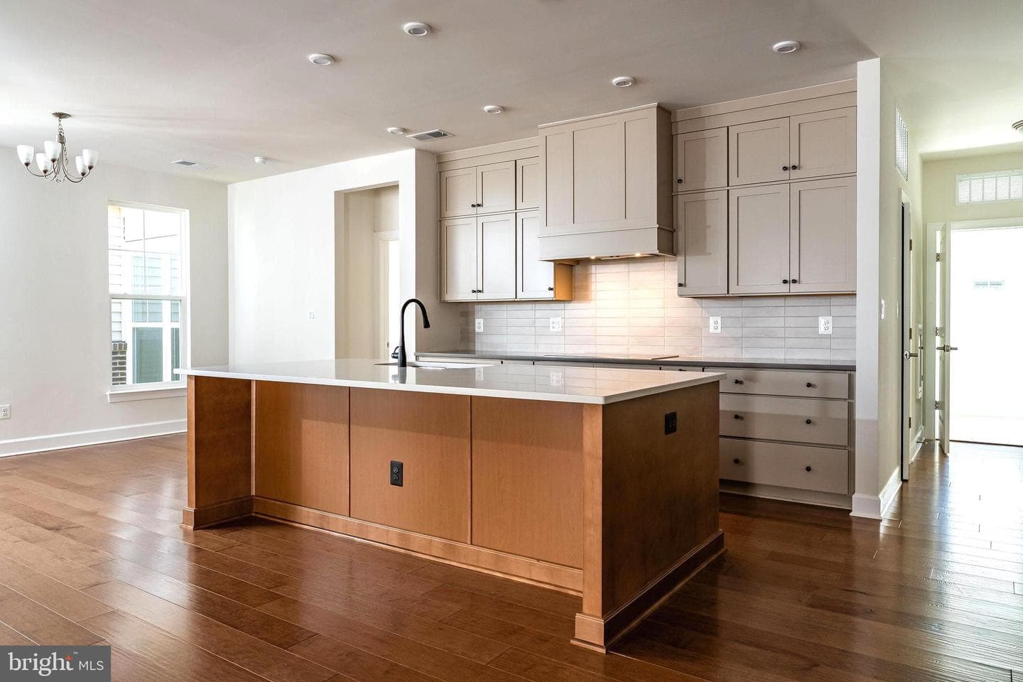 43089 Greeley Square photo 9