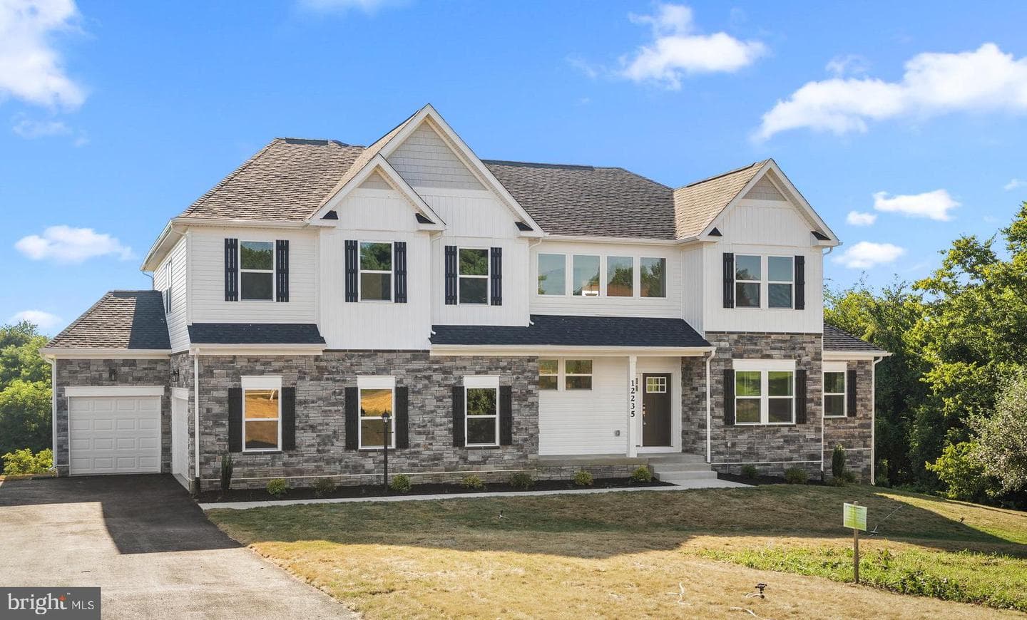 12235 Mary Lane photo 1