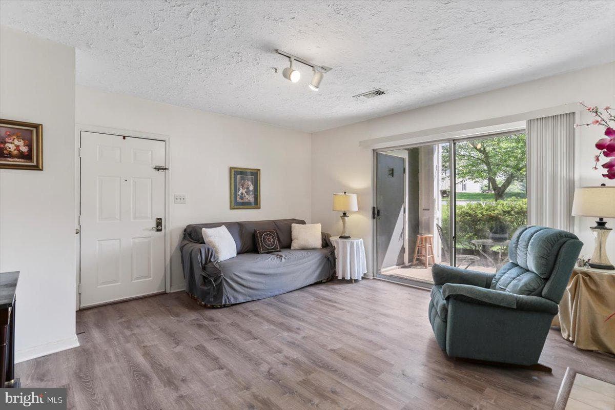20273 Beechwood Terrace #103 photo 6