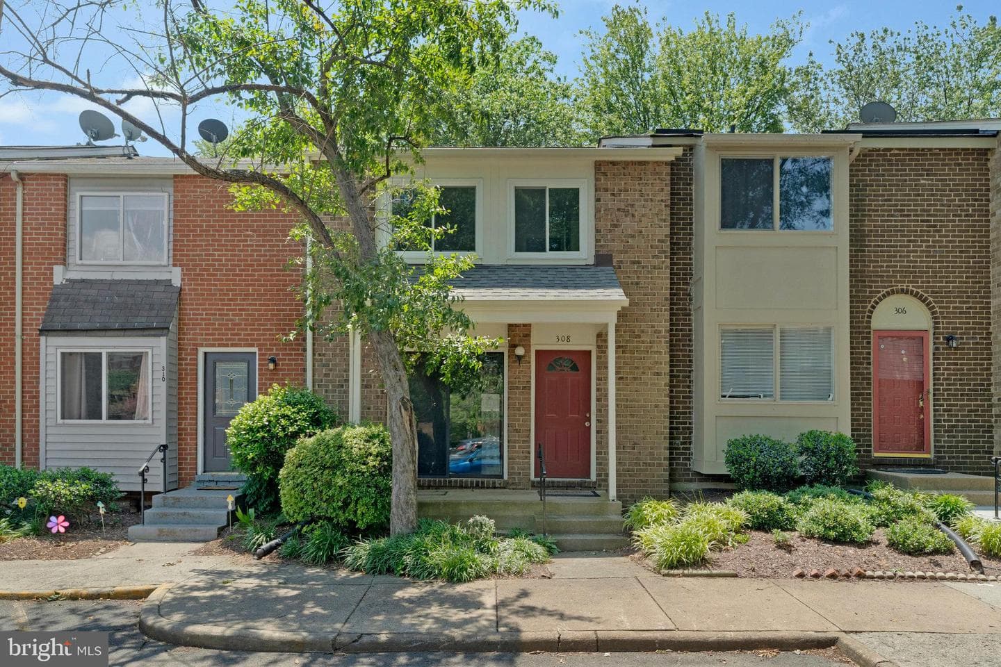 308 Sanderson Drive photo 1