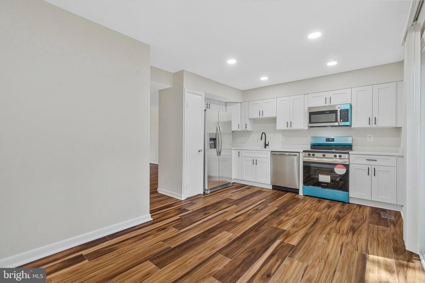 308 Sanderson Drive photo 10