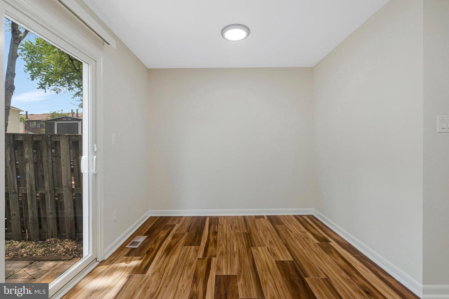 308 Sanderson Drive photo 16