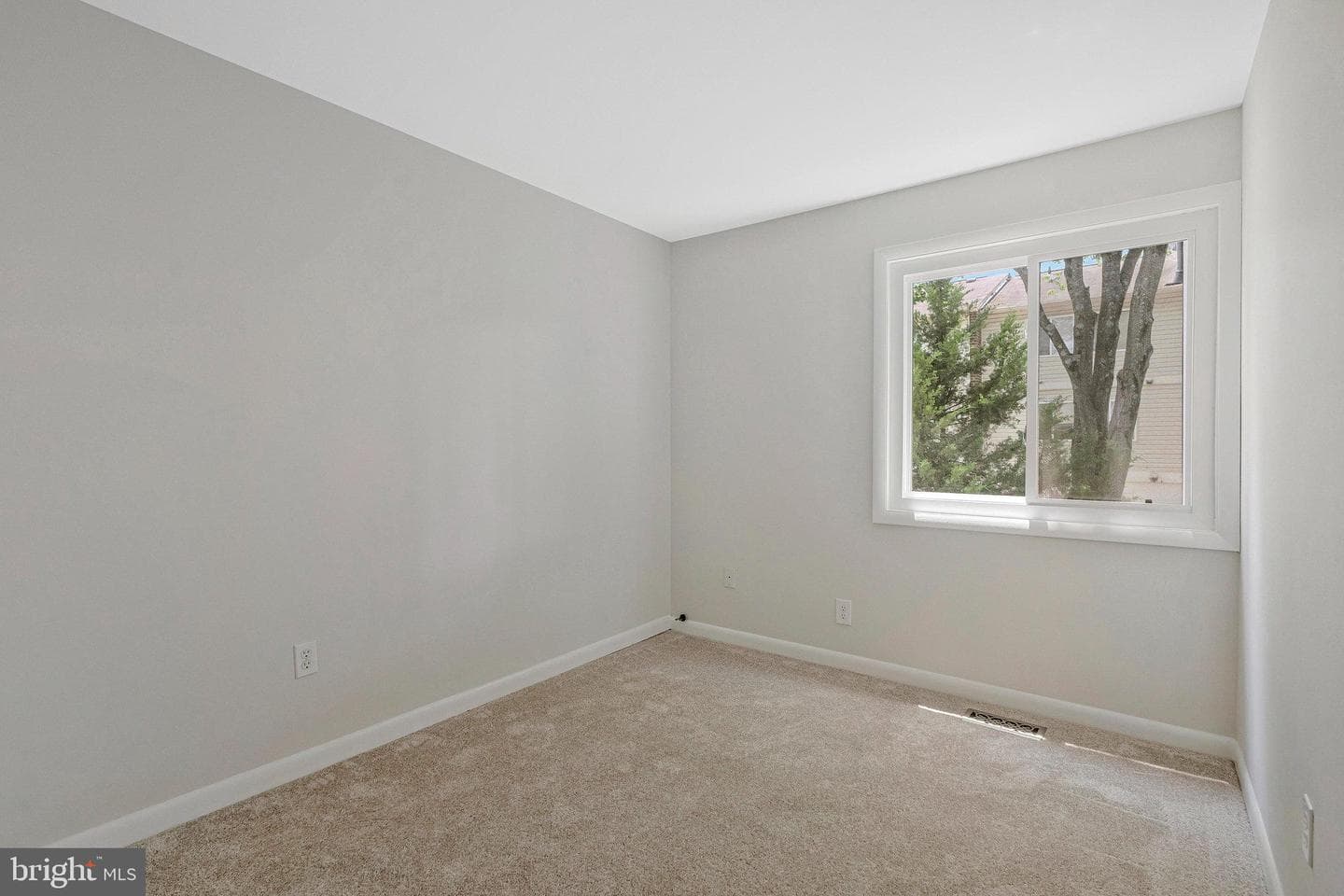 308 Sanderson Drive photo 25