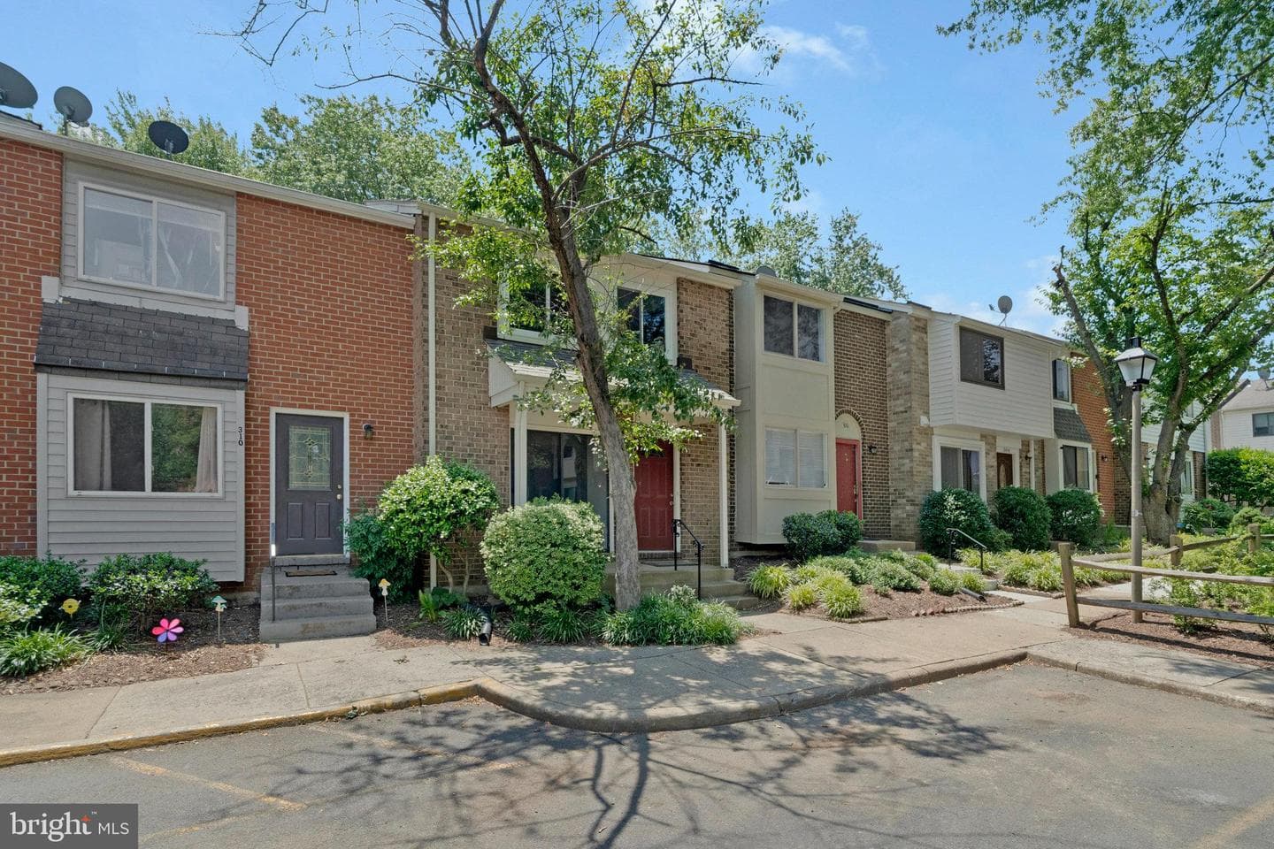 308 Sanderson Drive photo 3