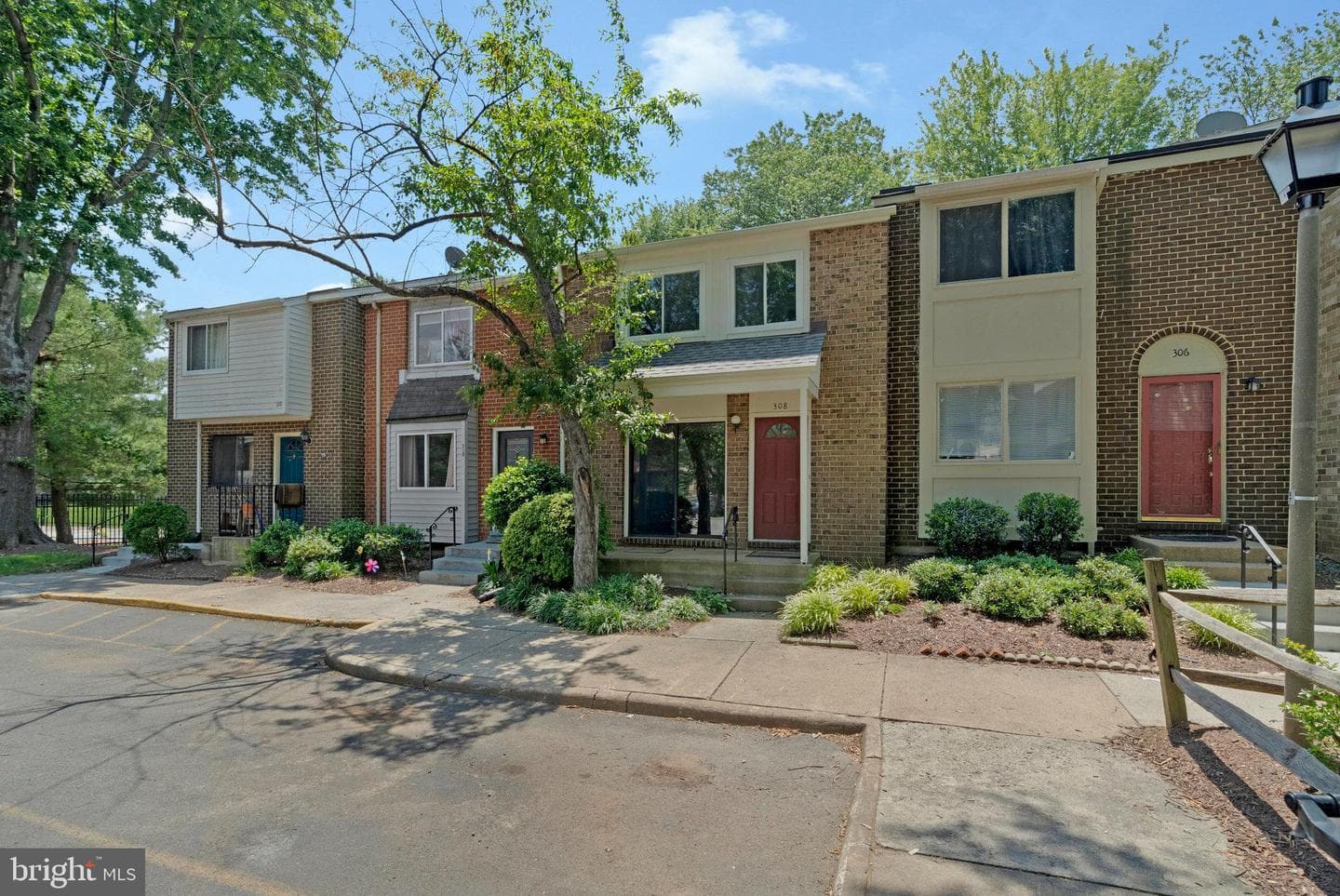 308 Sanderson Drive photo 4