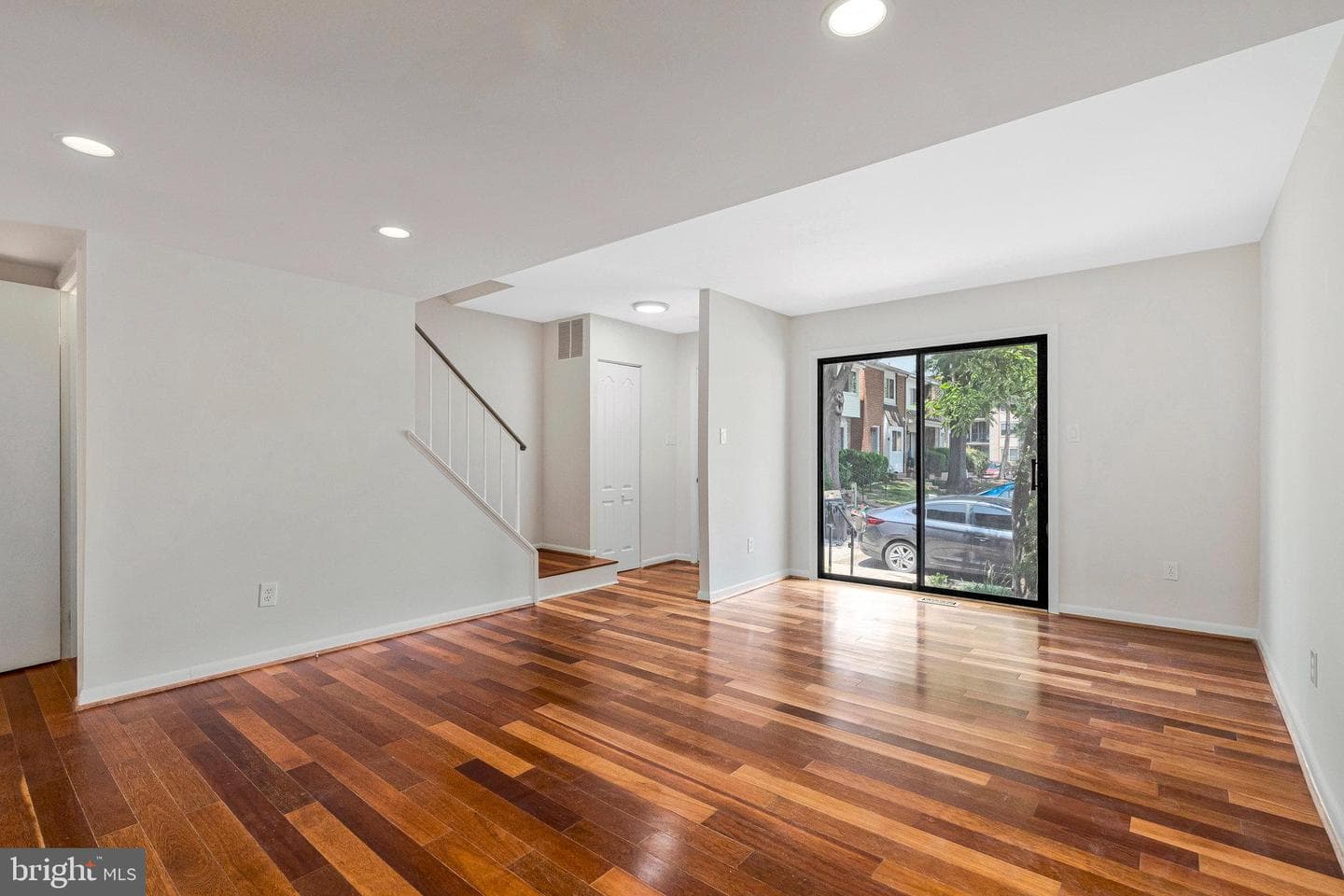 308 Sanderson Drive photo 6