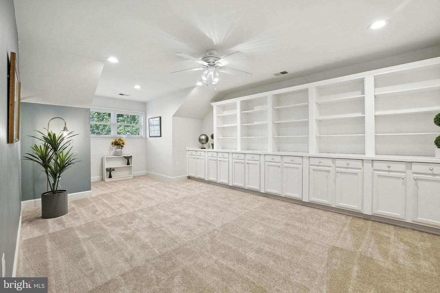 44497 Maltese Falcon Square photo 28